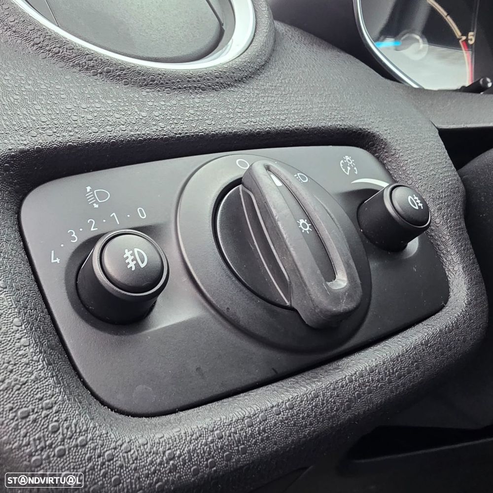 Ford Fiesta 1.5 TDCi Titanium - 18