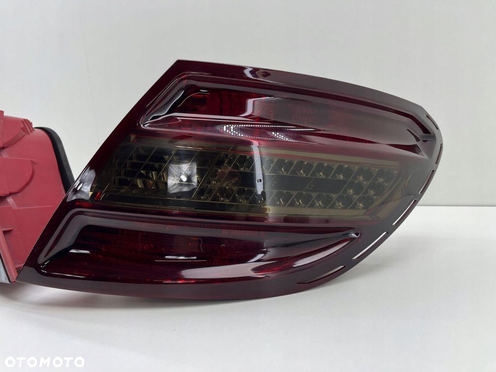 MERCEDES W204 C63 AMG LAMPY TYŁ W BŁOTNIK KOMPLET A2048202064 A2048201964 - 3