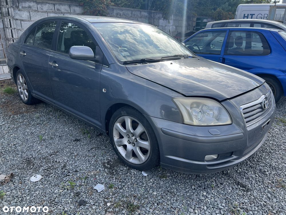 Toyota Avensis - 2