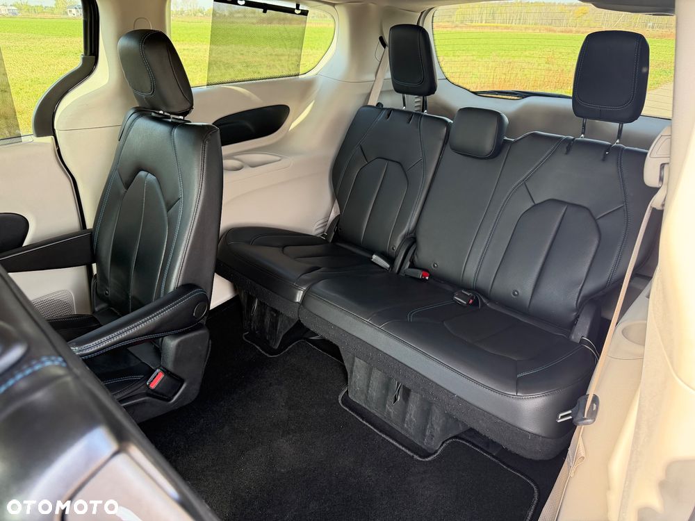 Chrysler Pacifica - 16