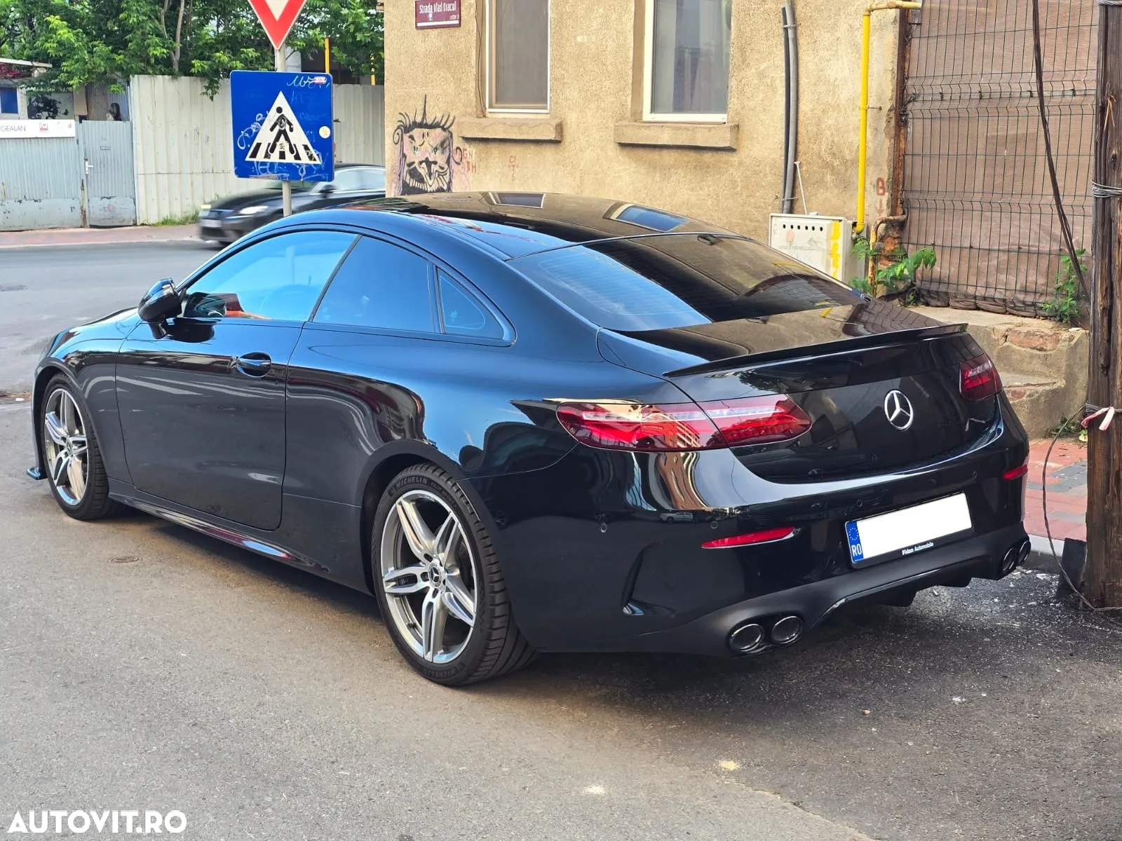 Mercedes-Benz E - 10