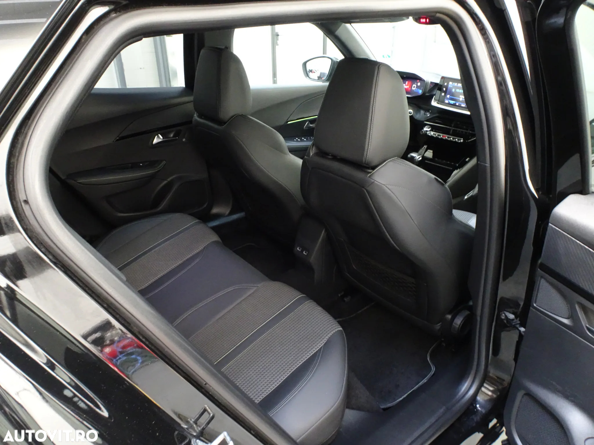 Peugeot 2008 1.2 PureTech Turbo S&S GT-Line - 6
