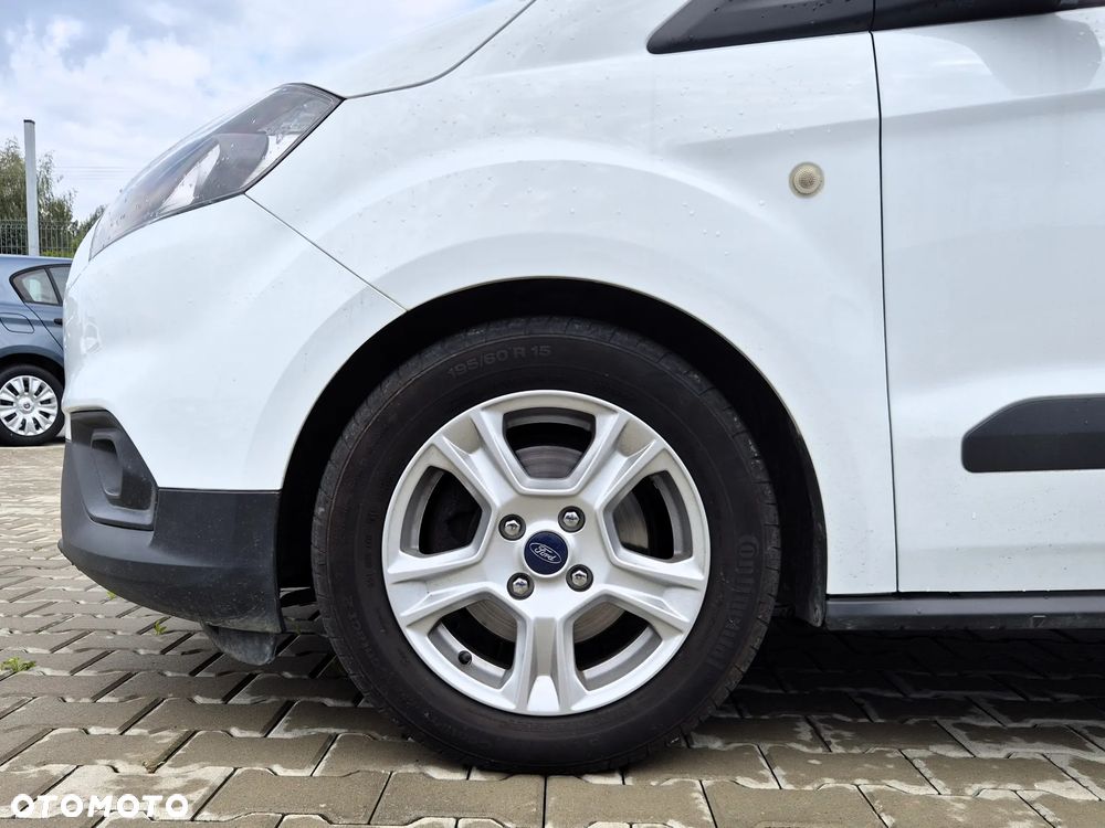 Ford Transit Courier - 28
