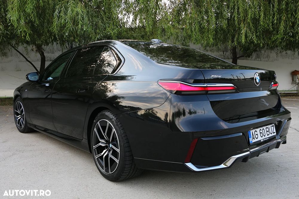 BMW Seria 7 740d xDrive MHEV - 8