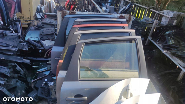 NISSAN NOTE DRZWI PRAWY TYŁ