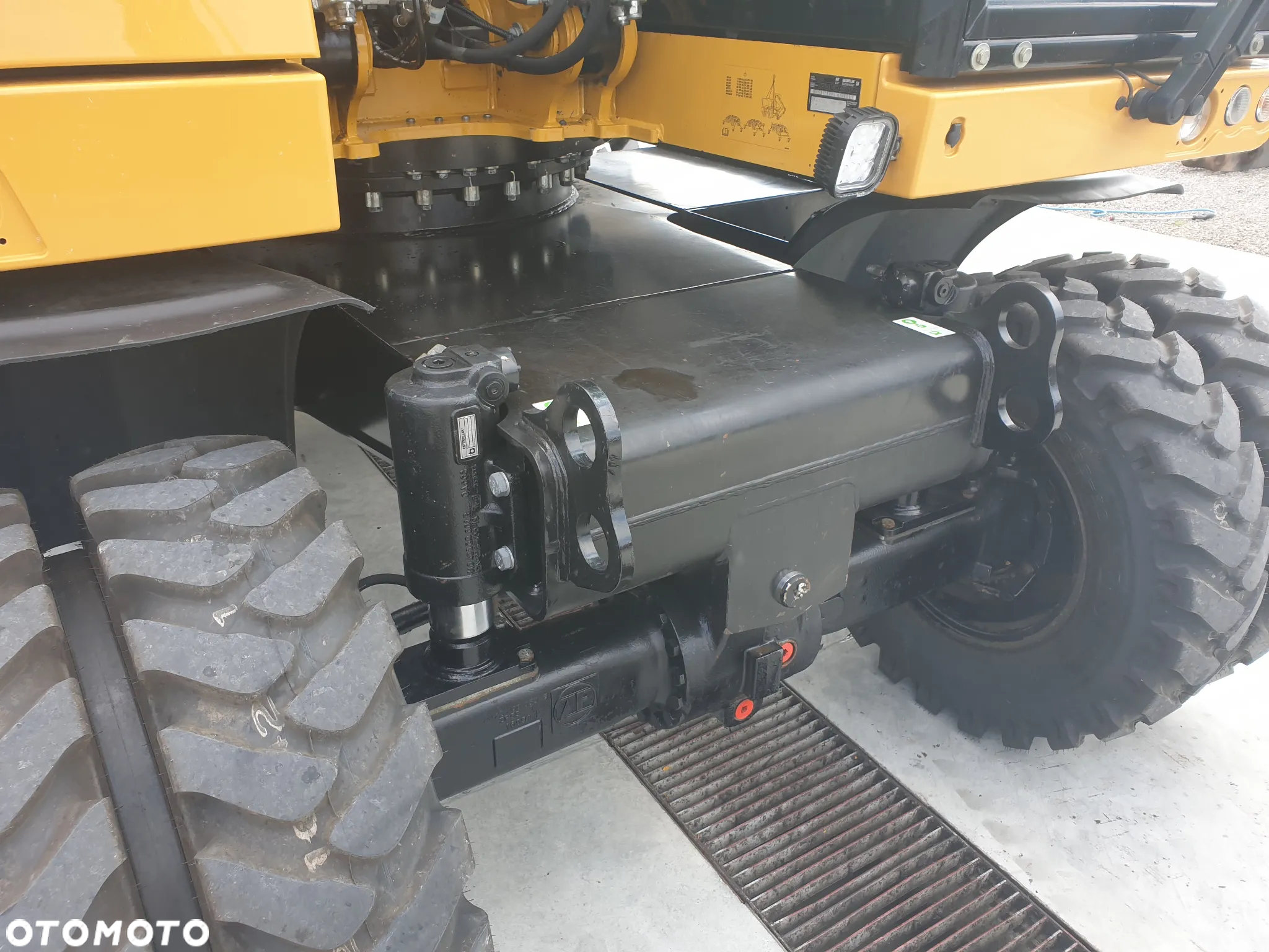 Caterpillar M 318 F ROTOTILT SPROWADZONY ŁADNY STAN - 30
