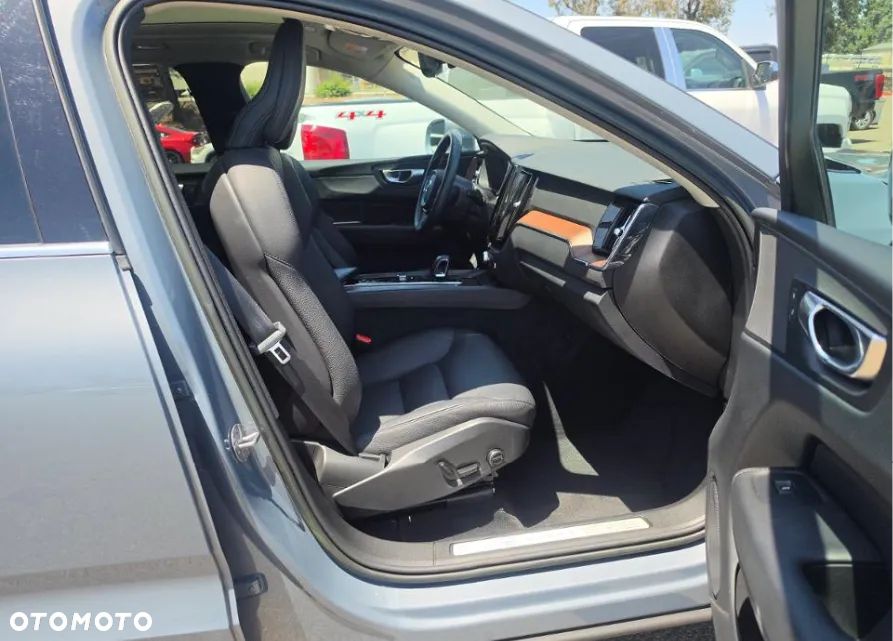 Volvo XC 60 B5 B AWD Plus Bright - 10