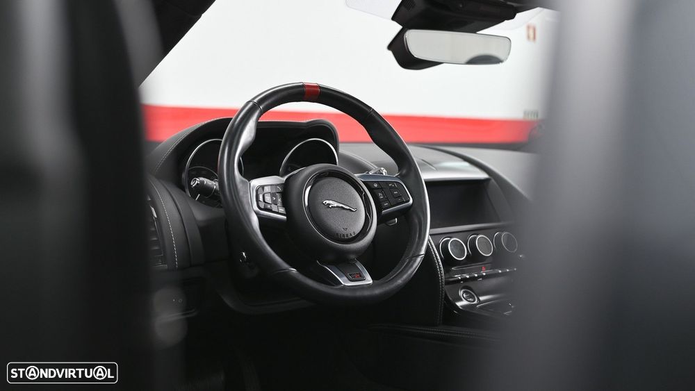 Jaguar F-Type 2.0 i4 Chequered Flag - 60