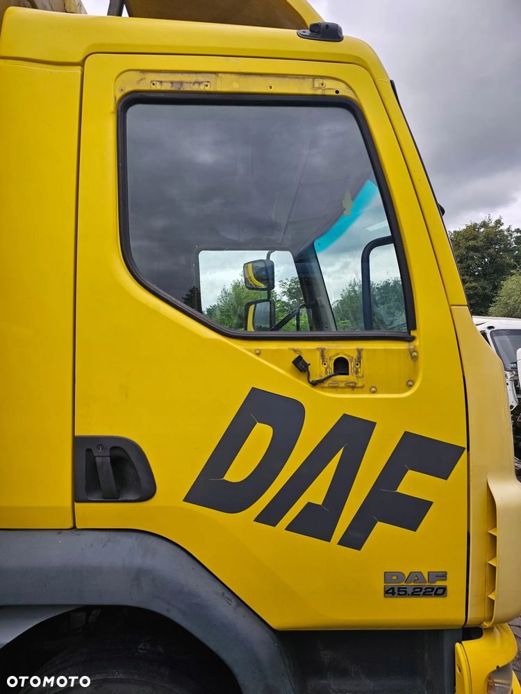 DRZWI PRAWE PASAŻERA ŻÓŁTE KOMPLETNE DAF LF 45 55 06-13 rok