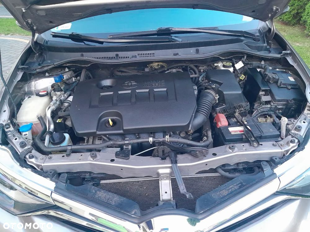 Toyota Auris 1.6 Premium Comfort - 4