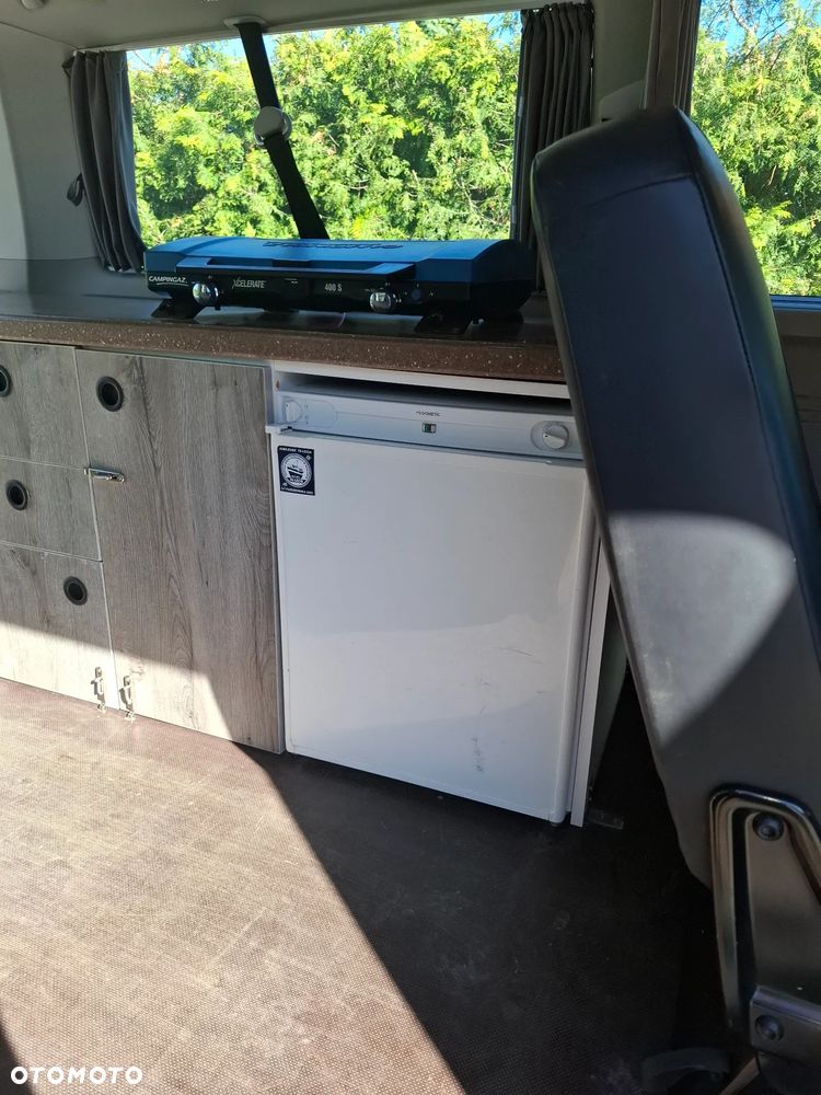Volkswagen Caravelle - 7