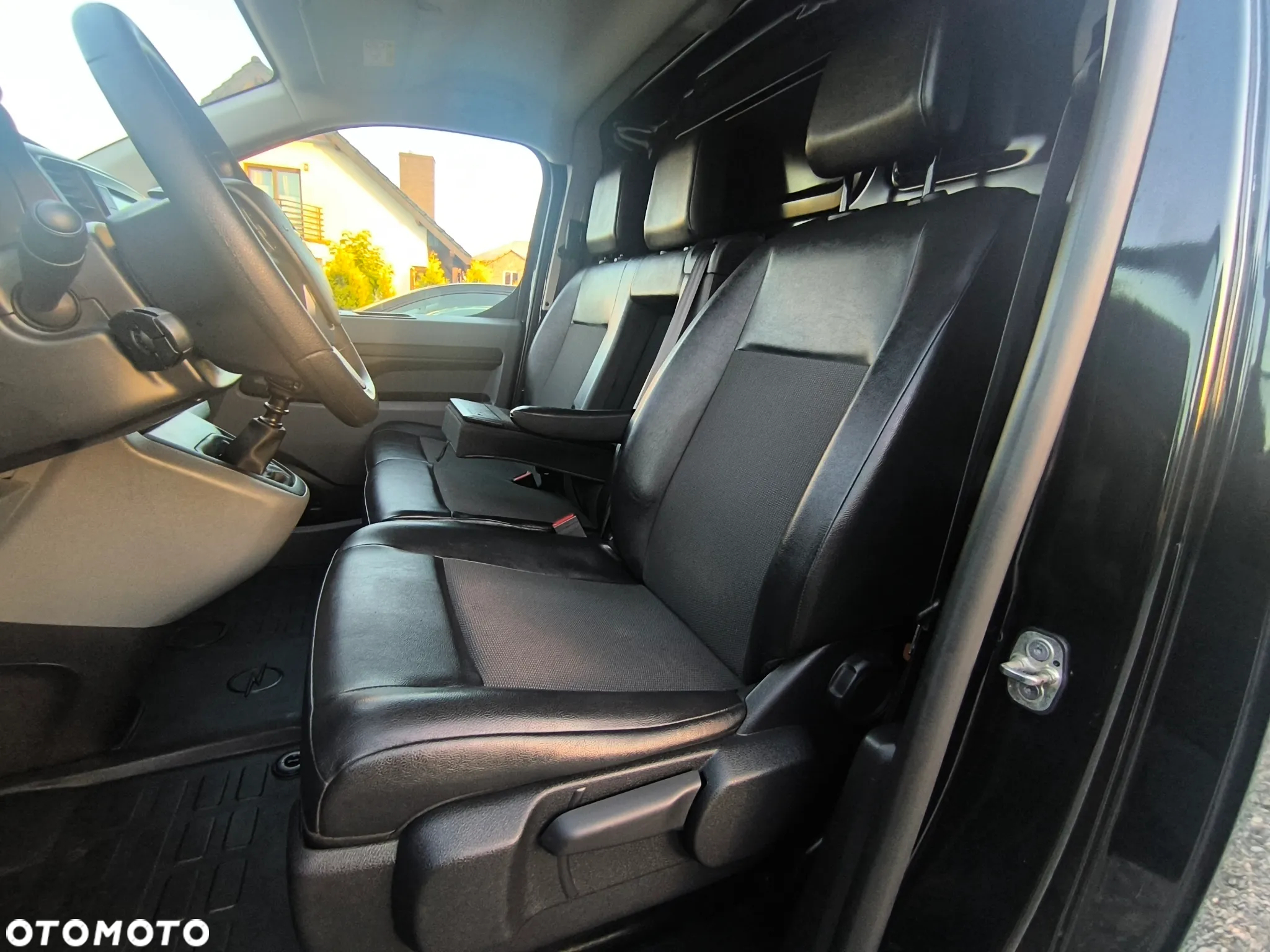 Opel VIVARO - 11