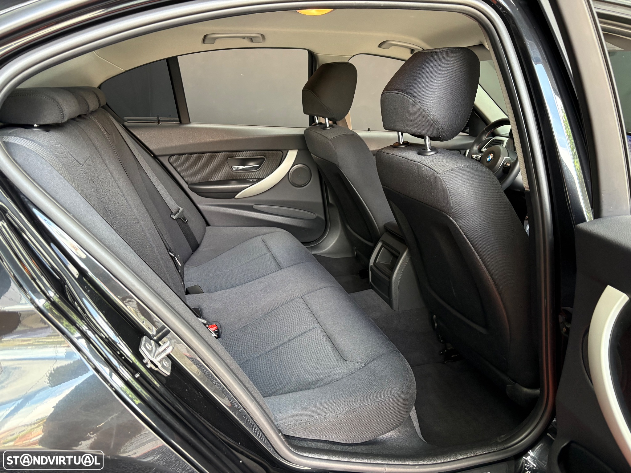 BMW 318 d Aut. Sport Line - 33