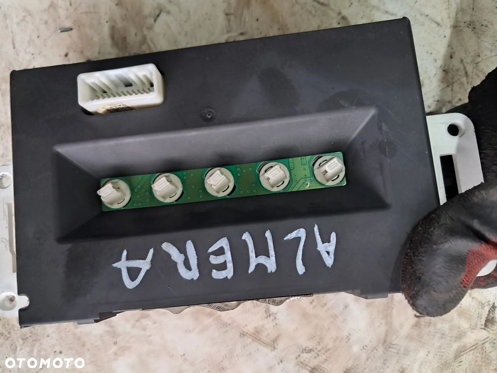 Nissan Almera Wyświetlacz