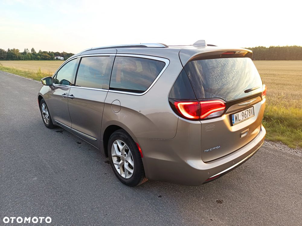 Chrysler Pacifica - 10