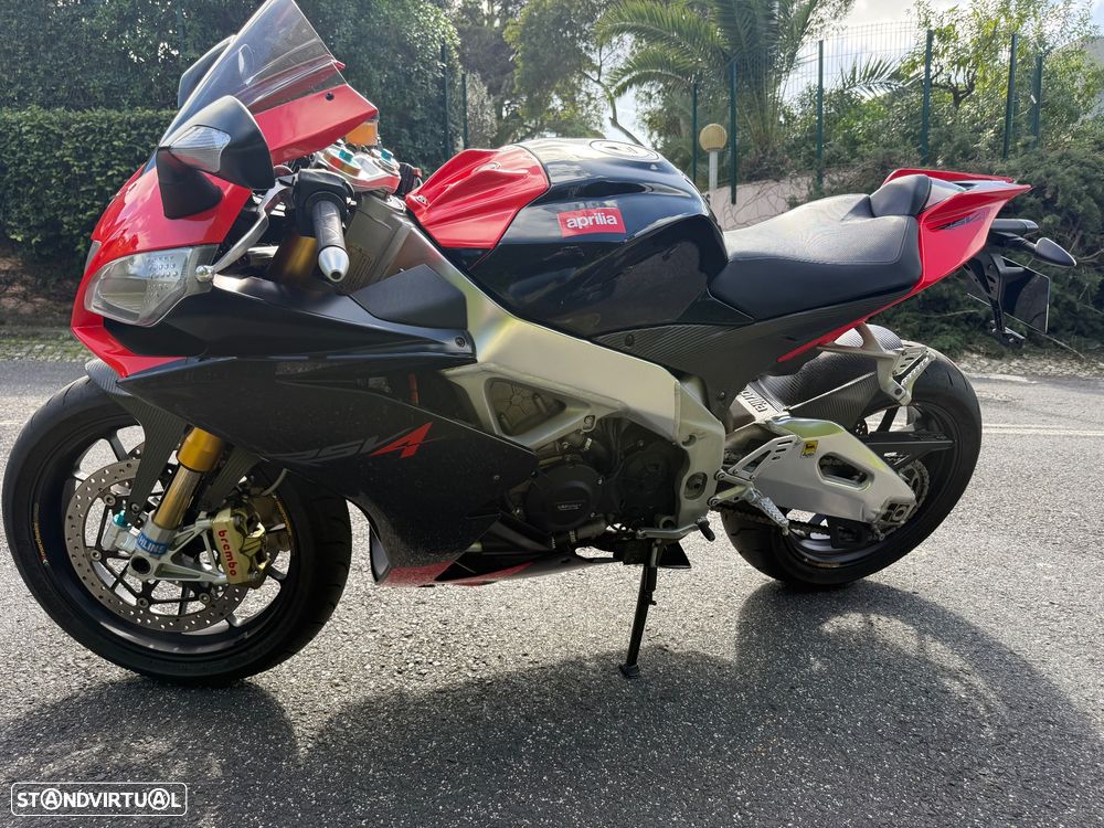 Aprilia RSV 4 Factory - 10