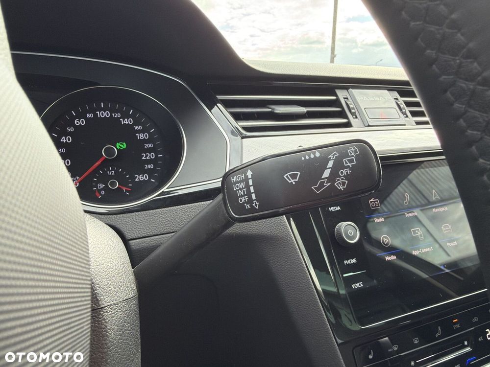 Volkswagen Passat - 26