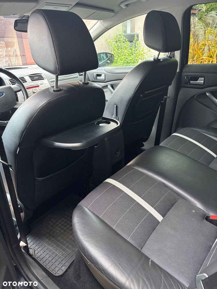 Ford Kuga - 17