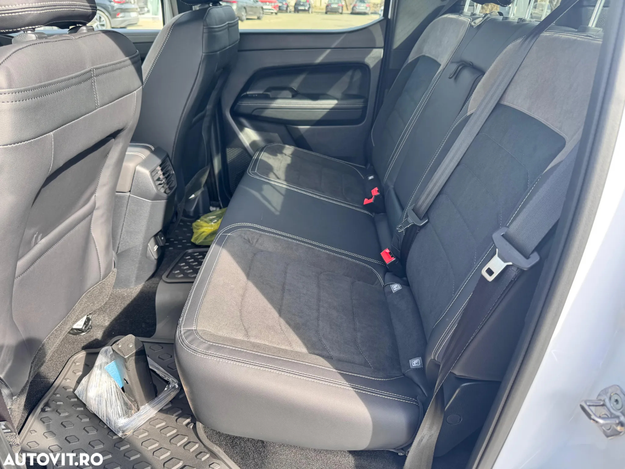 Volkswagen Amarok 3.0 TDI 241 CP 4M 10AT Style - 27