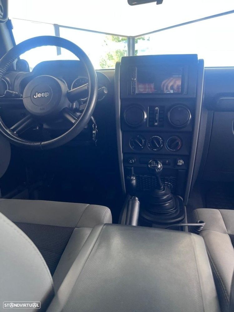 Jeep Wrangler Unlimited 2.8 CRD DPF Sport - 27