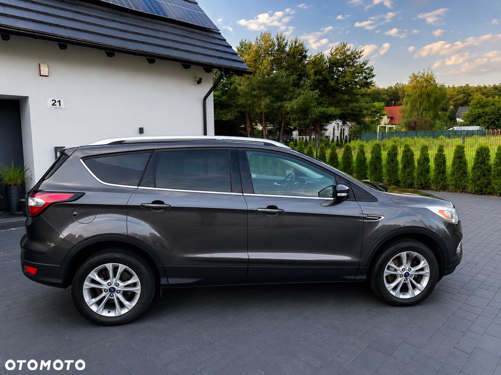 Ford Kuga 2.0 TDCi 2x4 Titanium - 4