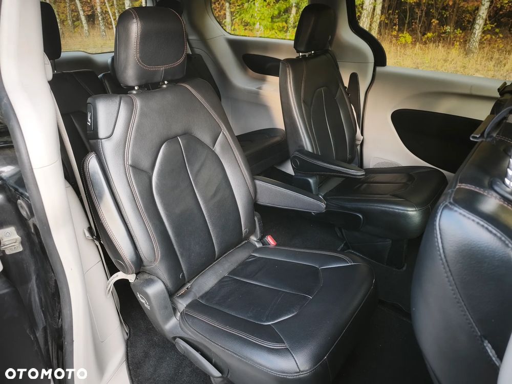 Chrysler Pacifica - 24