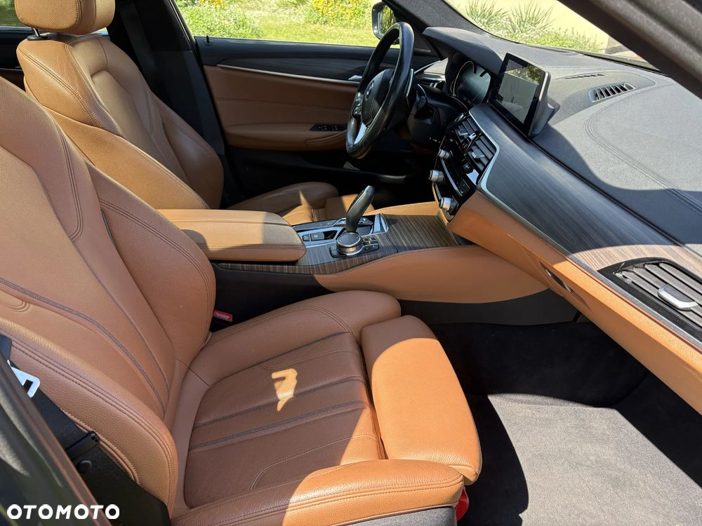 BMW Seria 5 530i xDrive Luxury Line - 7