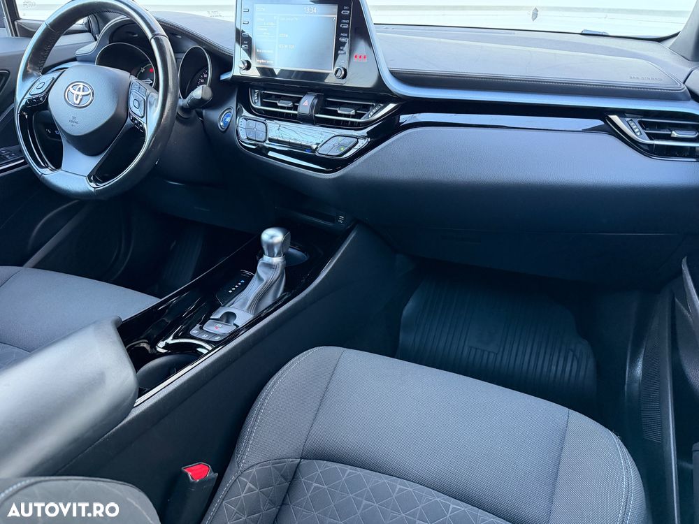 Toyota C-HR Hybrid Club - 17