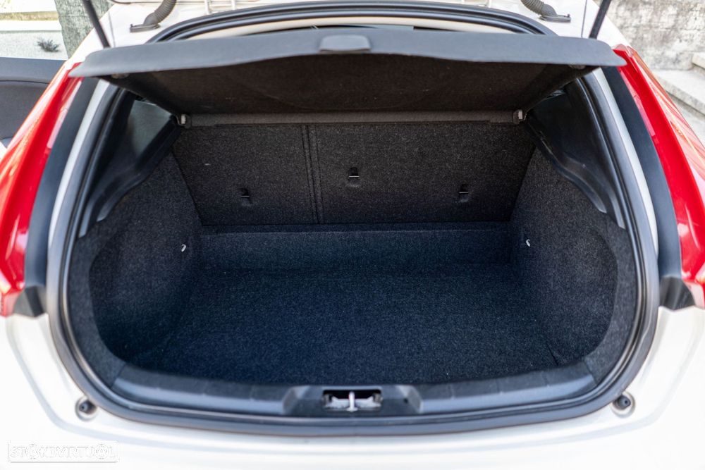 Volvo V40 Cross Country 2.0 D2 Kinetic - 41