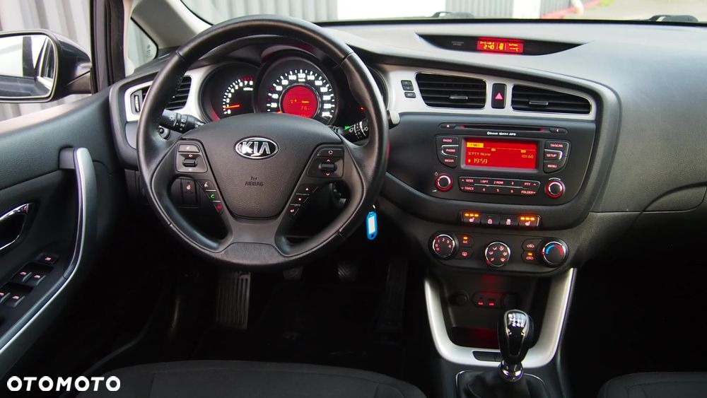 Kia Ceed 1.4 CVVT Dream Team Edition - 6