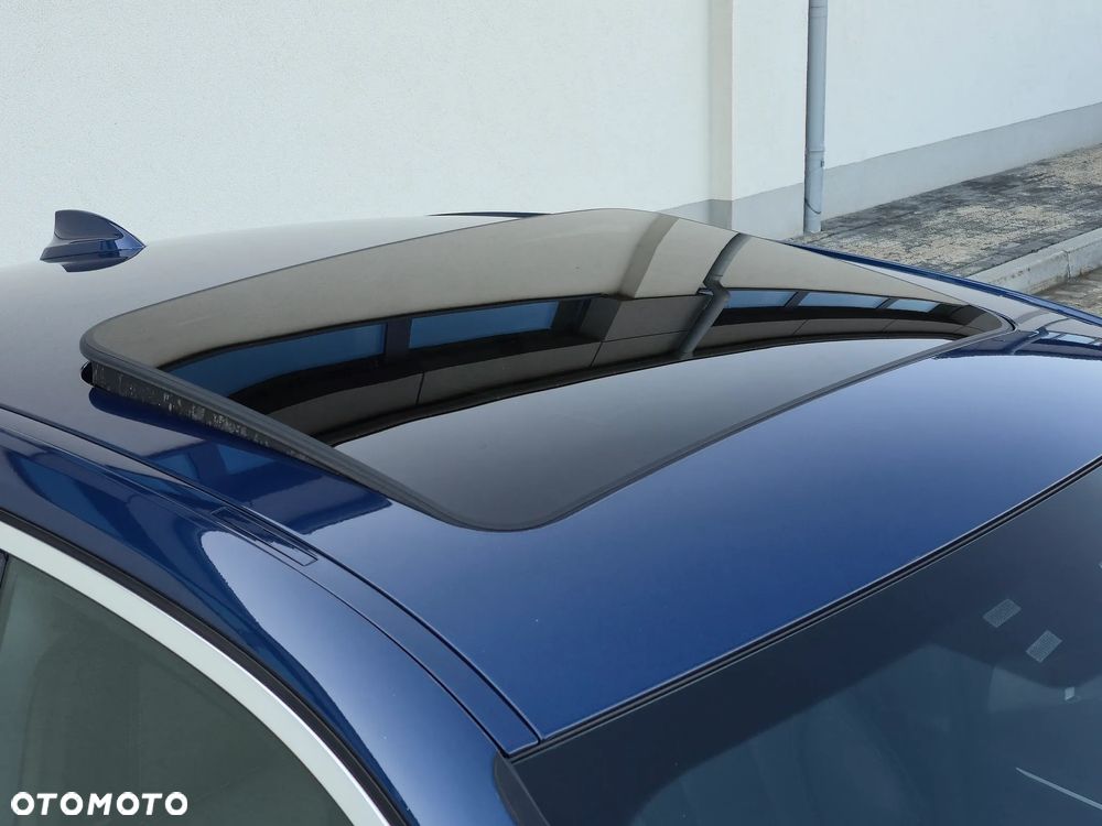 BMW Seria 3 330i xDrive Sport Line - 24