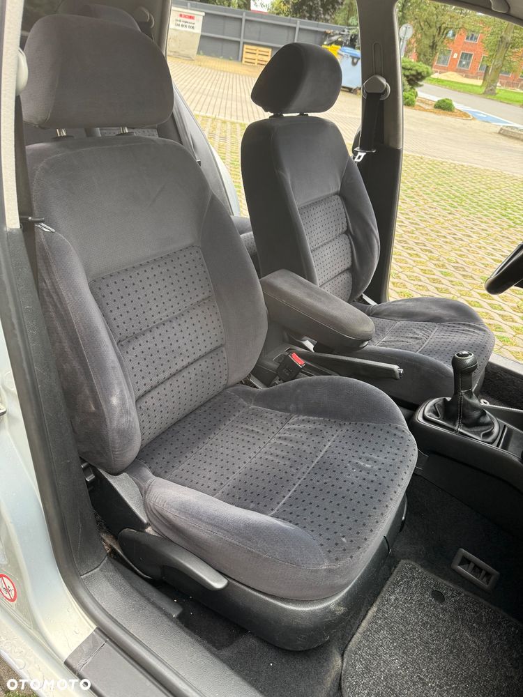 Volkswagen Golf IV 1.6 Highline - 29