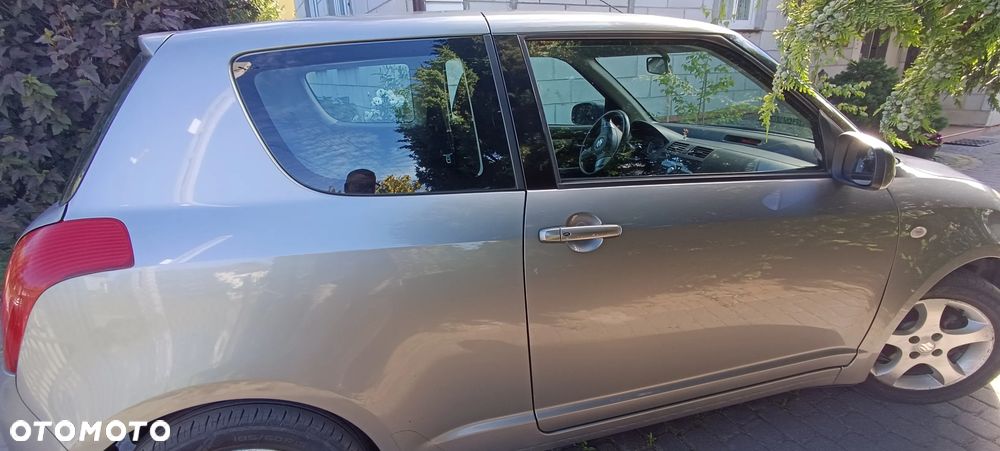 Suzuki Swift - 4