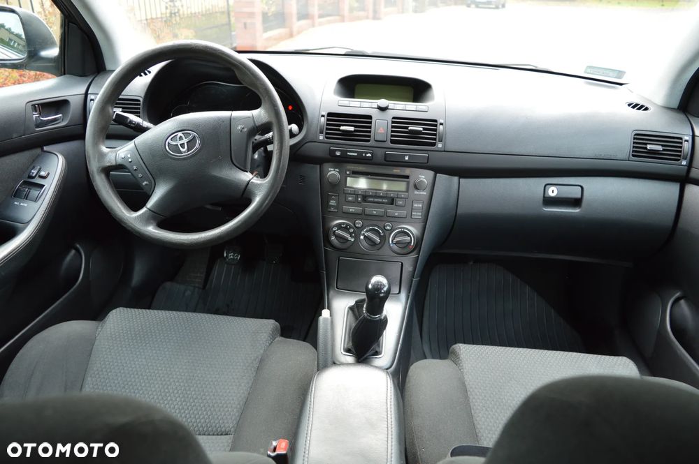 Toyota Avensis 1.6 VVT-i Luna - 11