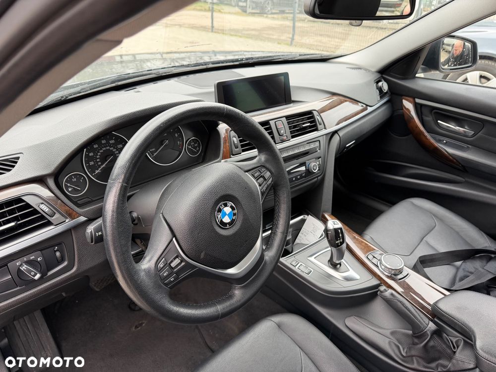 BMW Seria 3 328i xDrive Luxury Line - 17
