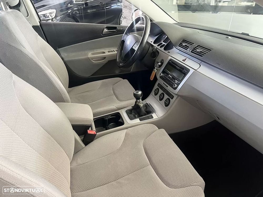 VW Passat Variant 2.0 TDi Confortline - 21