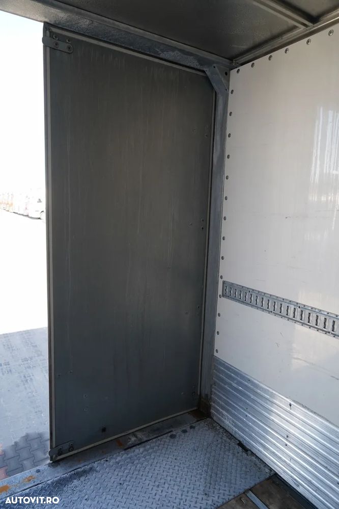 Fruehauf / SEMIREMORCĂ FURGON / STANDARD / PLATFORMĂ HIDRAULICĂ DHOLLANDIA - 1.500 KG / PODEA REZISTENTĂ (HEAVY-DUTY) / SAF / - 21