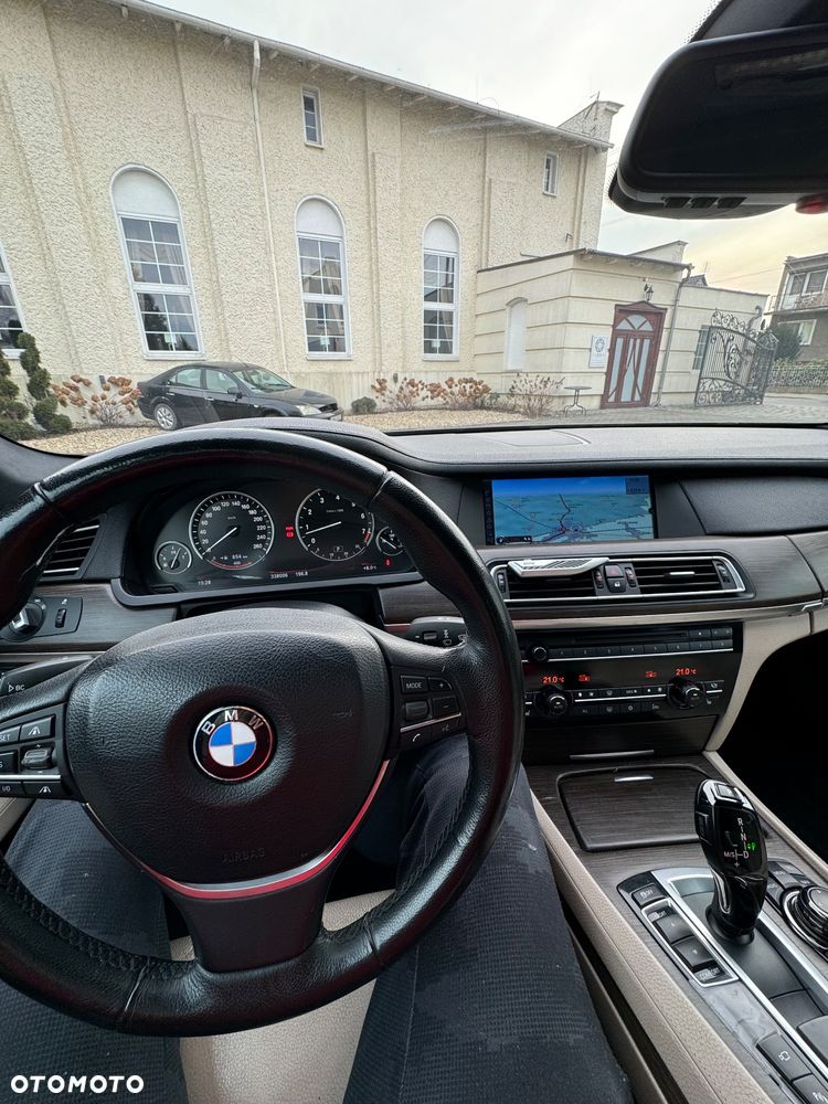BMW Seria 7 740i - 9