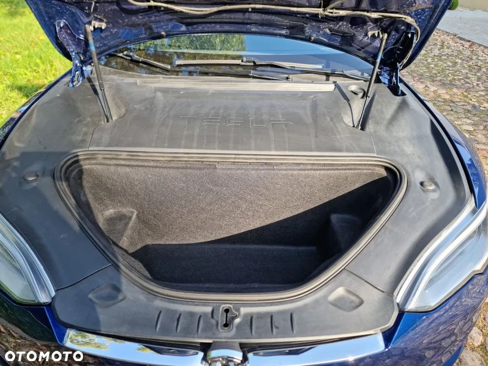 Tesla Model S - 12