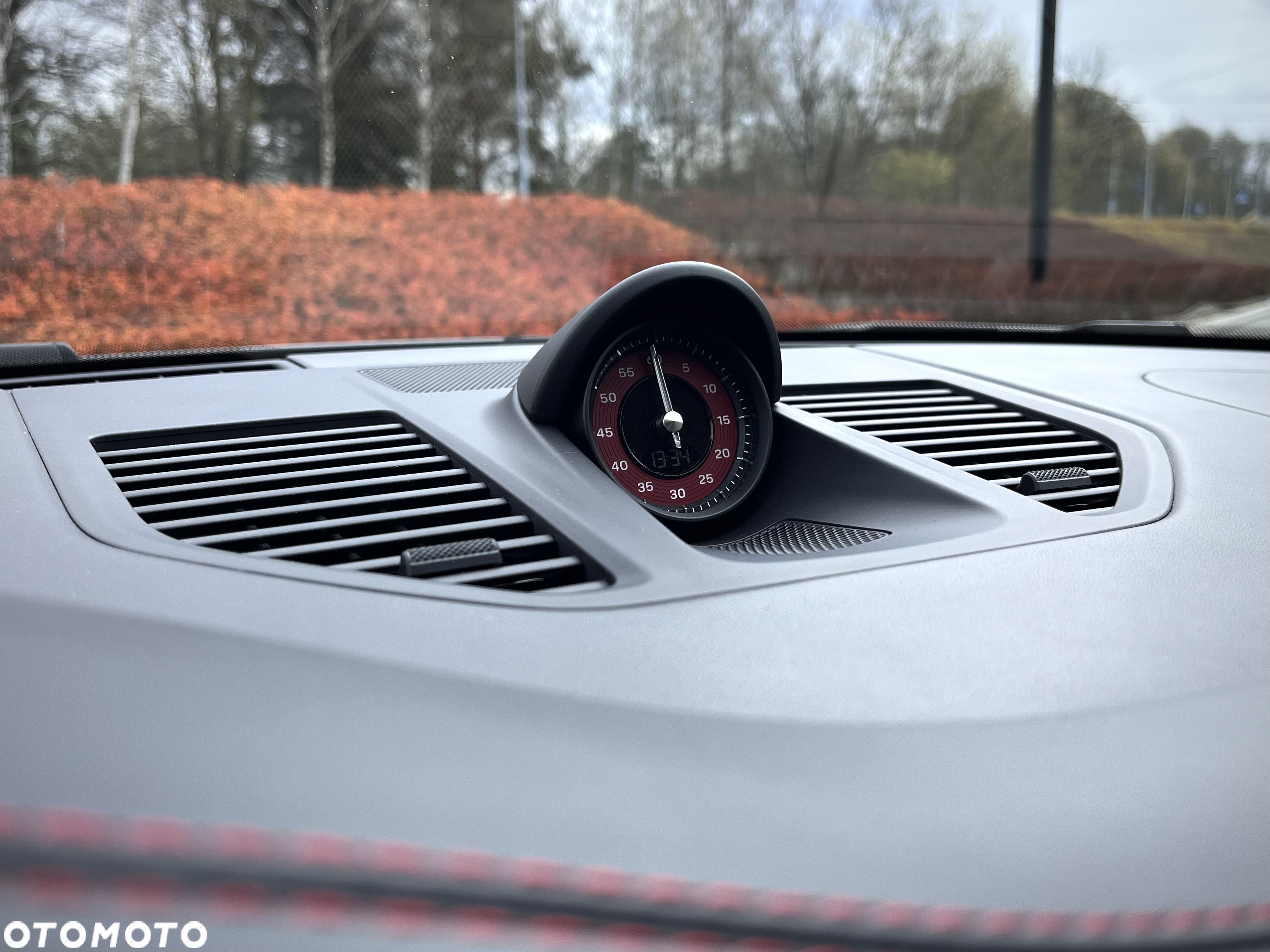 Porsche 911 Carrera 4 GTS Cabrio - 8
