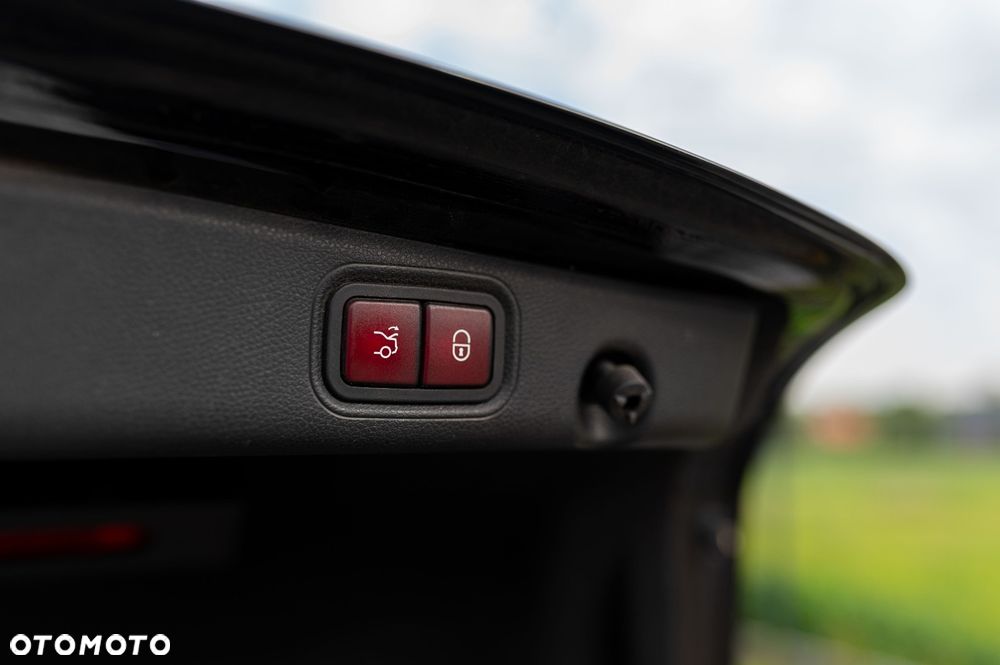 Mercedes-Benz Klasa E 220 d 9G-TRONIC - 14