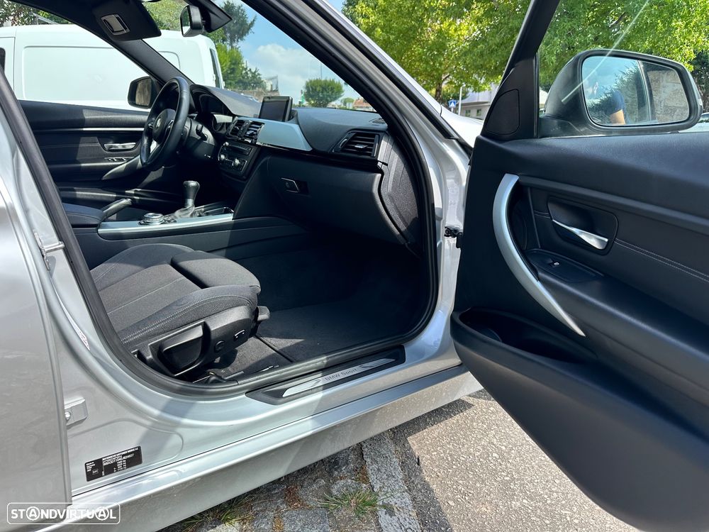 BMW 318 d Line Sport - 37