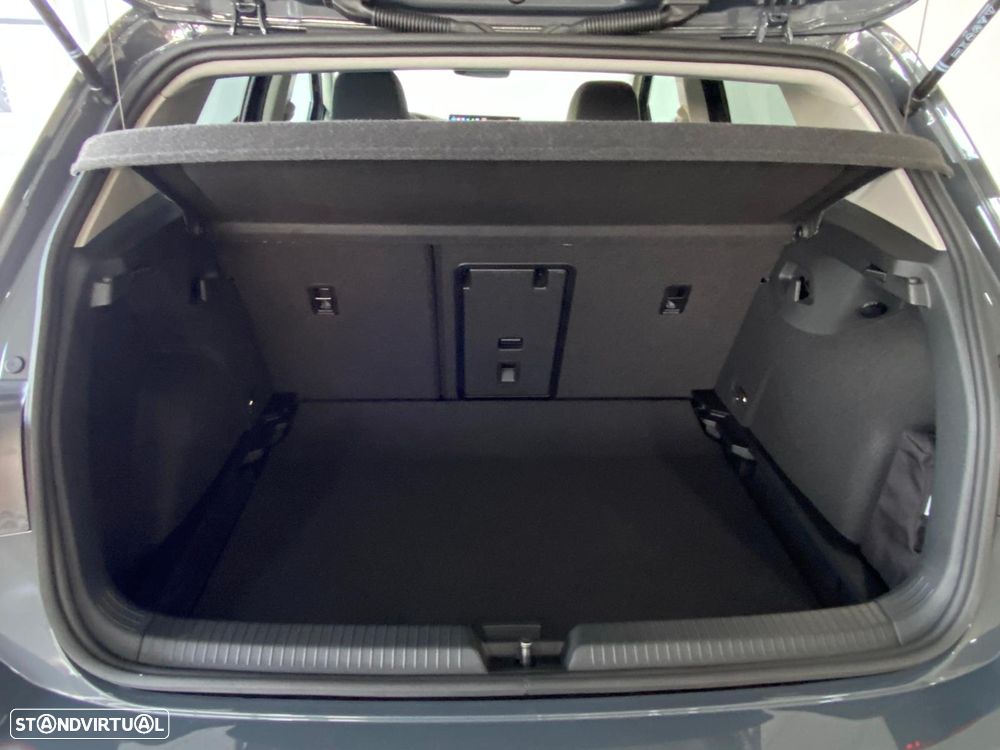 VW Golf 1.5 eTSI Urban DSG - 30