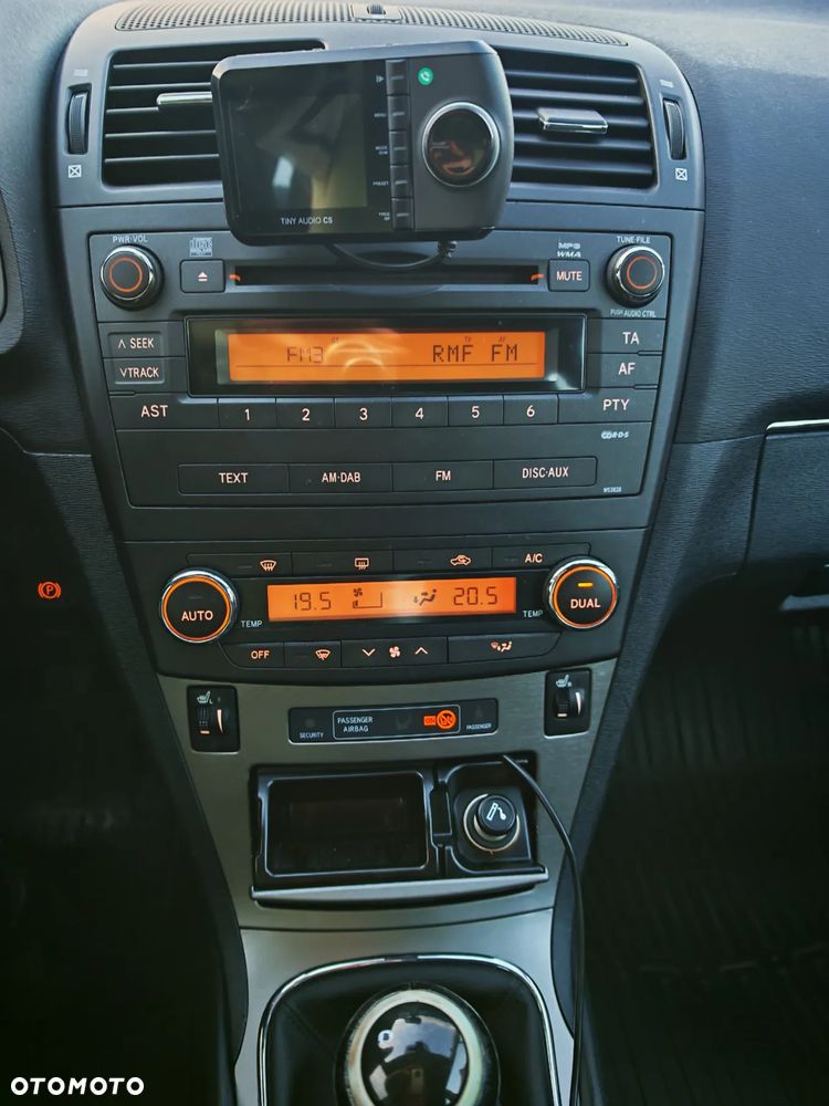 Toyota Avensis 1.6 Active - 20