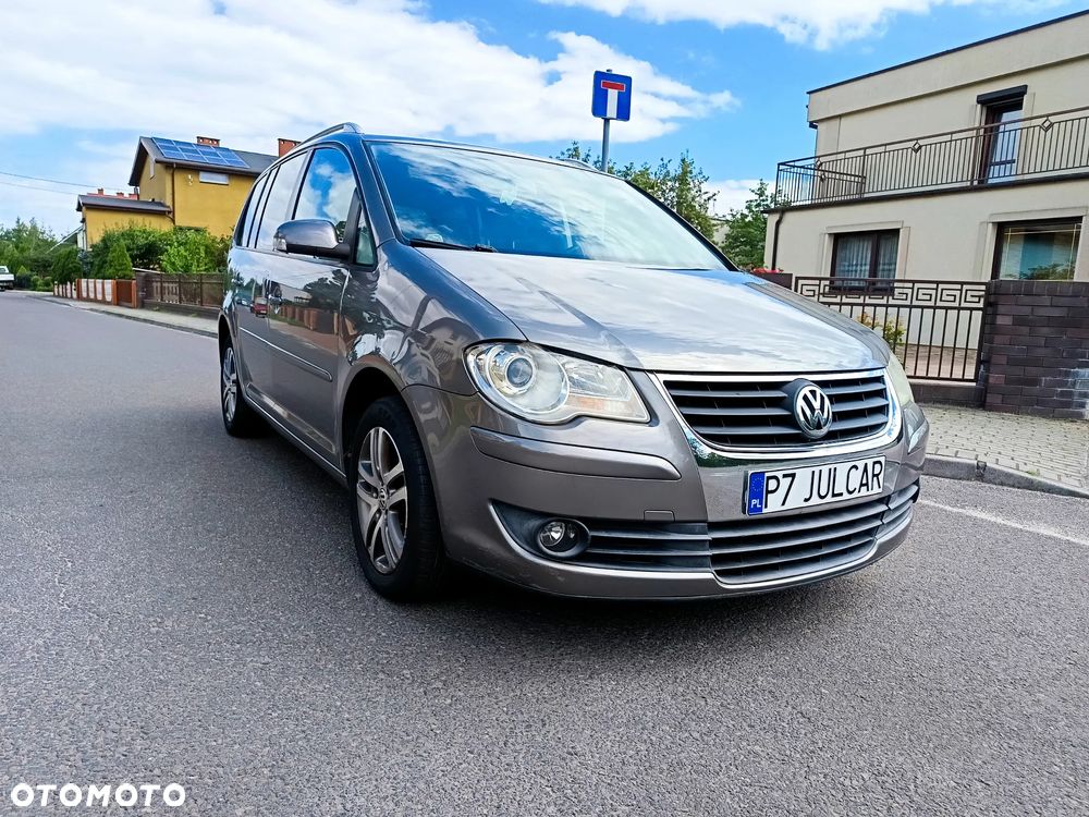 Volkswagen Touran - 1