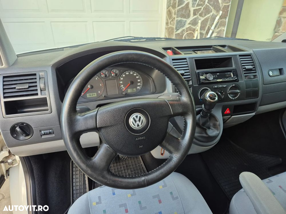 Volkswagen Caravelle - 7