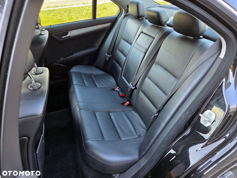 Mercedes-Benz Klasa C 220 CDI DPF Automatik Avantgarde - 15