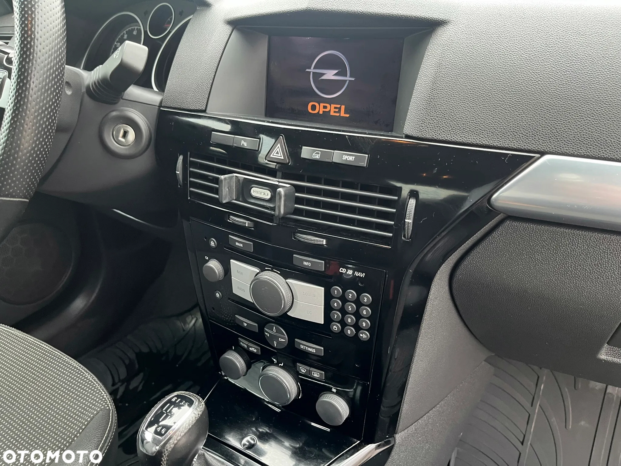 Opel Astra GTC 1.6 Turbo Sport - 19