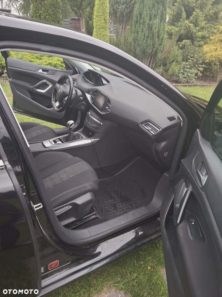 Peugeot 308 1.2 PureTech Allure S&S - 15