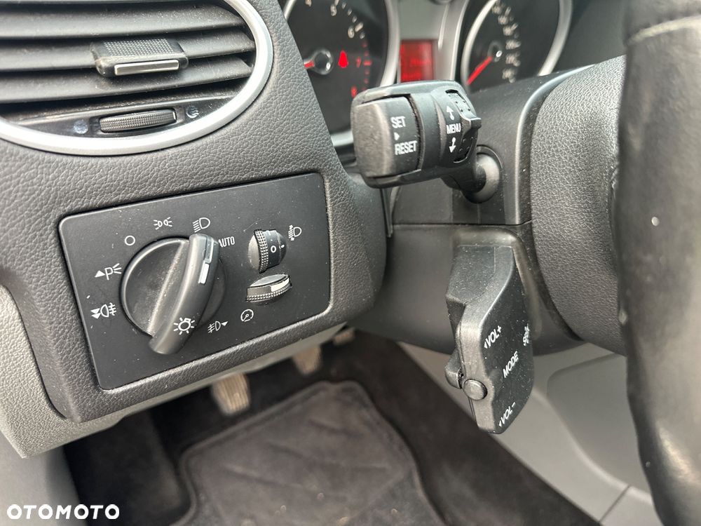 Ford Focus 2.0 16V Titanium - 17